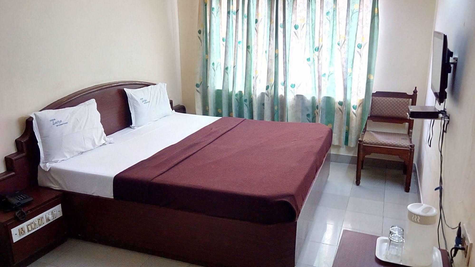 Luciya International Mysore Bagian luar foto